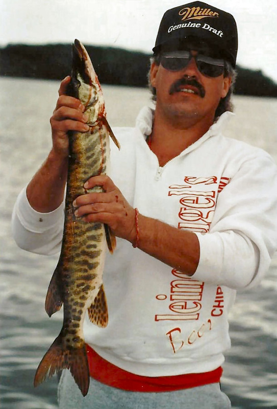 Gary Winters wins Musky Mania 04 with a 28 ¾